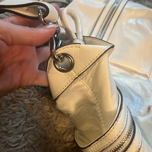 London Fog White Shoulder Bag - Picture 9 of 14